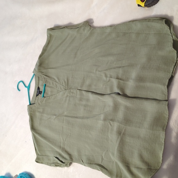 3/$30. Rachel Roy v neck blouse - Picture 4 of 5